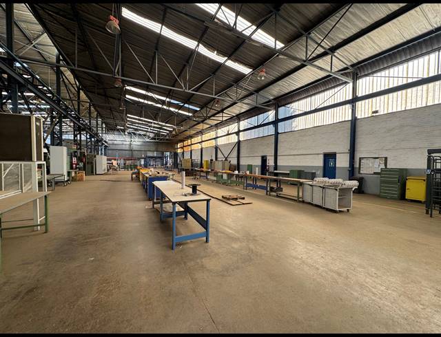4,450M² WAREHOUSE FOR SALE IN DEVLAND